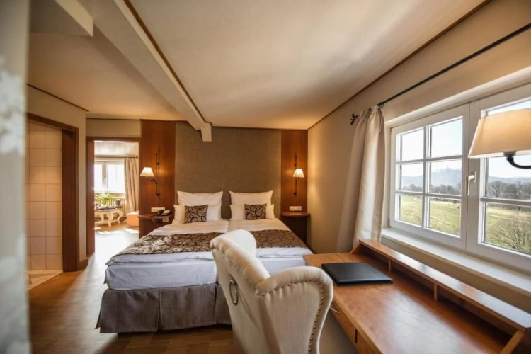 Suite with city view