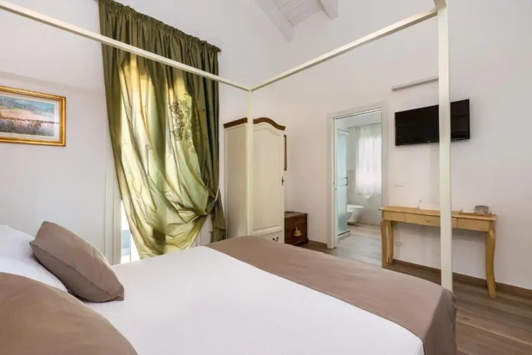 Standard Double room with garden view