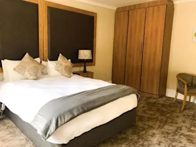 10 on Milner Guesthouse