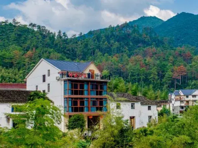 Linxi Xiaozhu Hostel