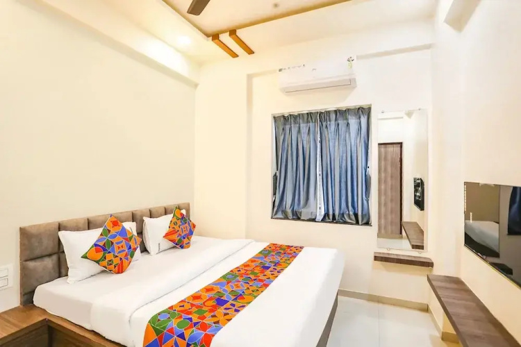 Fabexpress Radiant Guest House