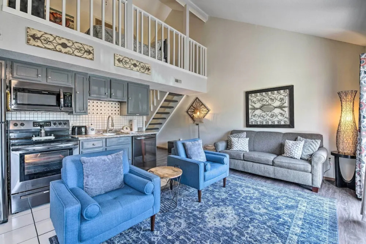 Cozy & Convenient Branson Condo w/ Balcony!