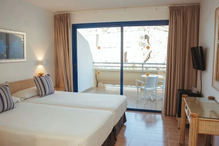 Standard Double room with balcony and with garden view