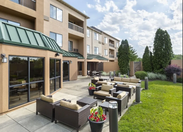 1 Bedroom Studio with balcony and with courtyard view