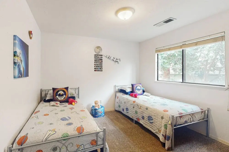 3BR Secluded & Well-stocked Riverside Home w/ AC