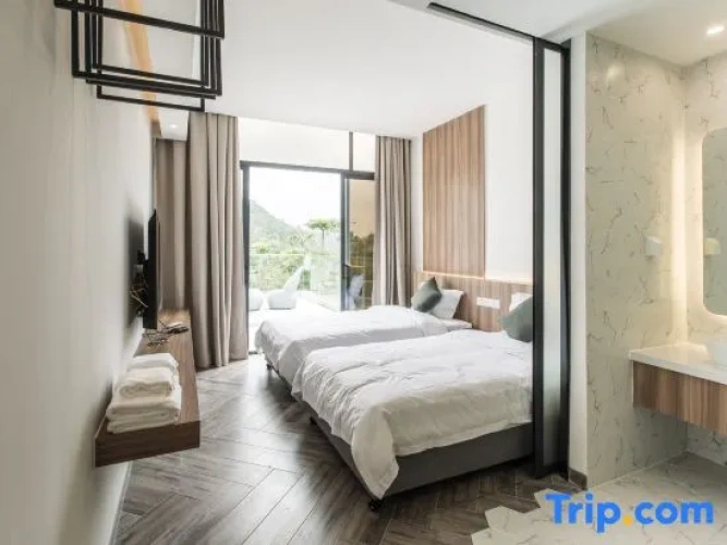 4 Bedrooms Double Villa