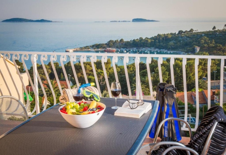 1 Bedroom Apartment with sea view