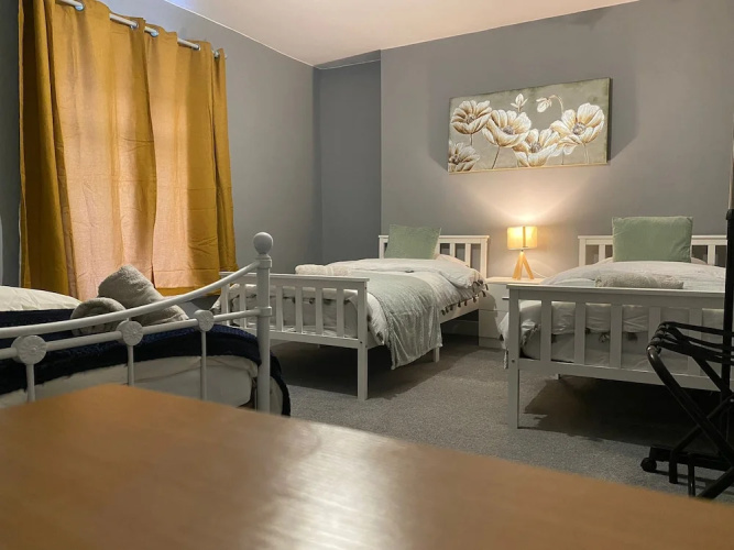 2 Bed Flat - Sleeps 6 - Pets - Parking - Wifi