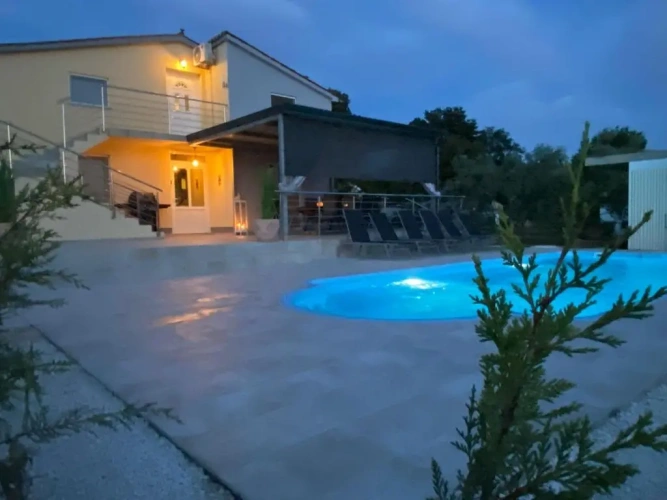 3 Bedrooms Cottage