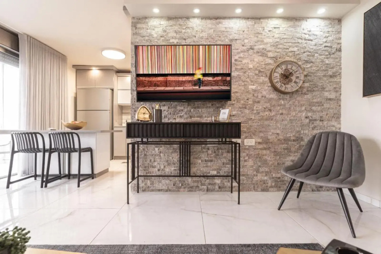 Renovated 2 BR with 2 BTH front Mamilla Mall