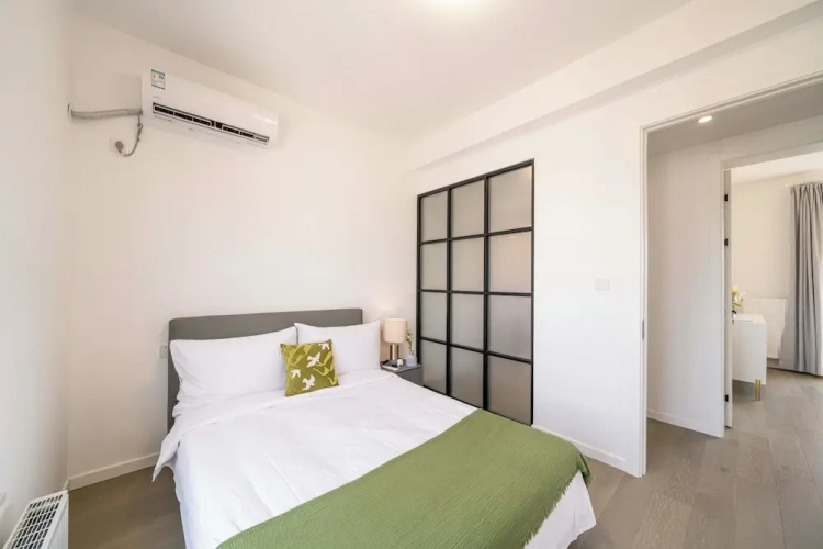 Tyms Elegant 4BR 2BA Apt in Xujiahui