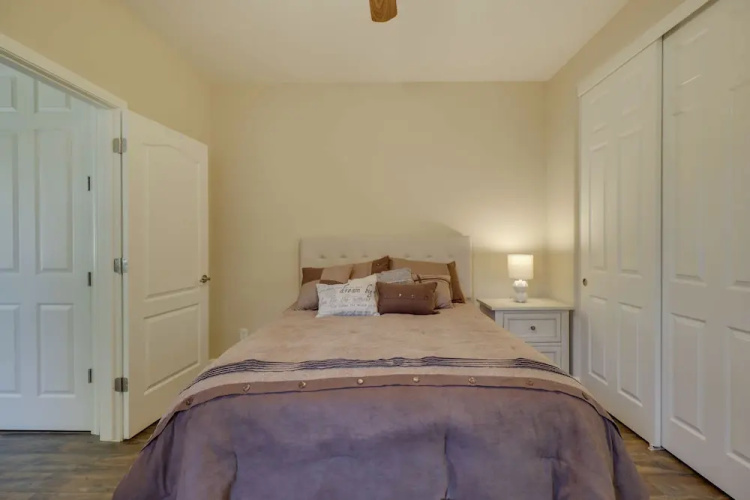 Desirable Reno Apartment: 15 Mi to Ski Slopes!