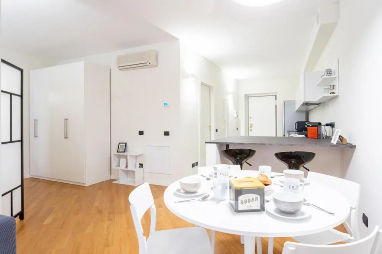 White Flat in Como City Center
