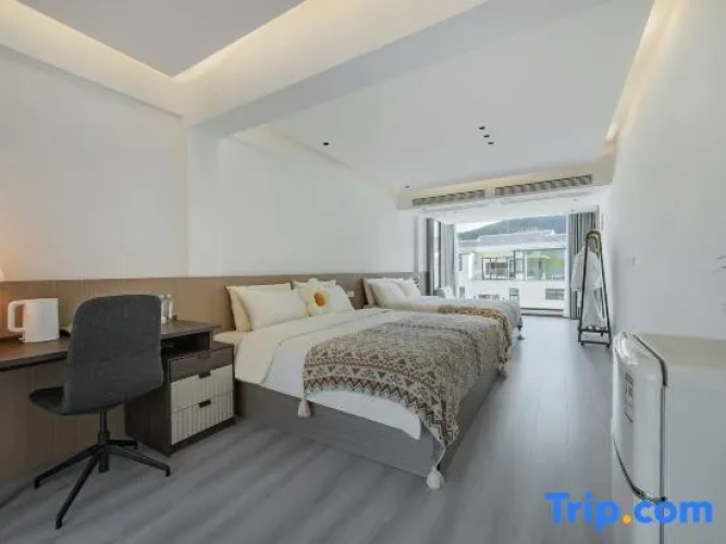 Standard Twin Family room with balcony and with land view