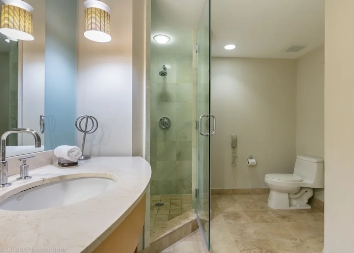 2 Bedrooms Luxury Suite with balcony and with partial ocean view