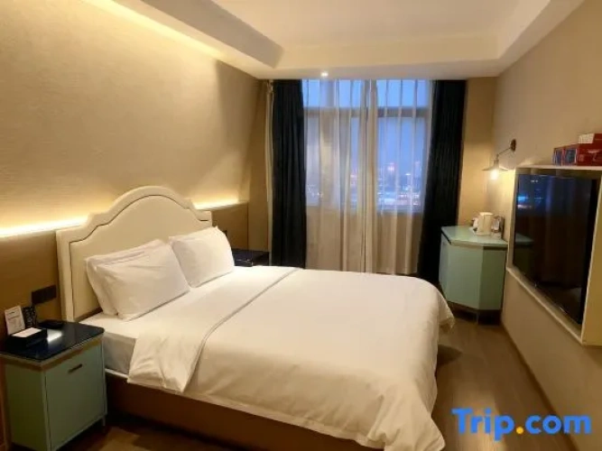 Standard Double room with city view