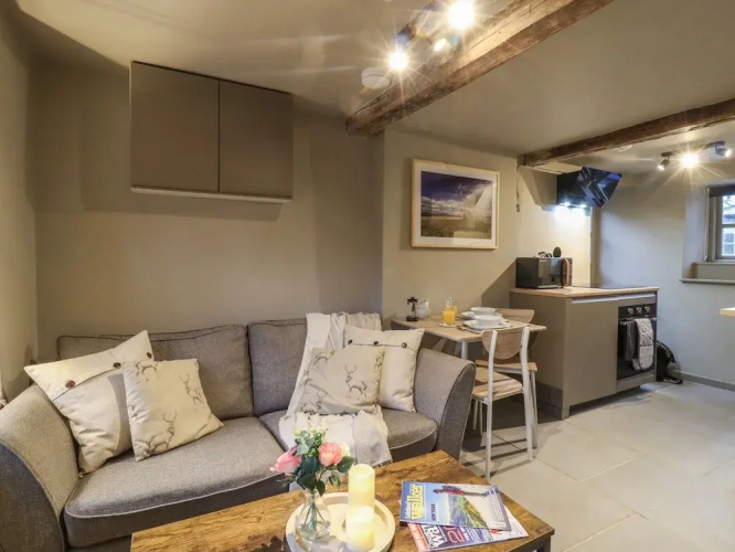 8 Oak Cottages