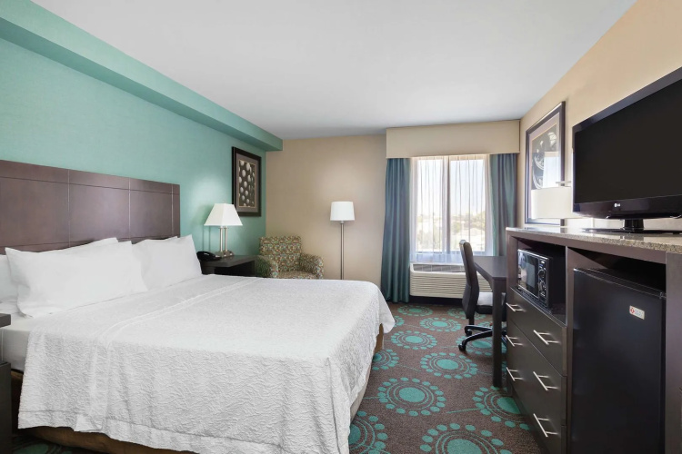 Spark by Hilton Bakersfield Central