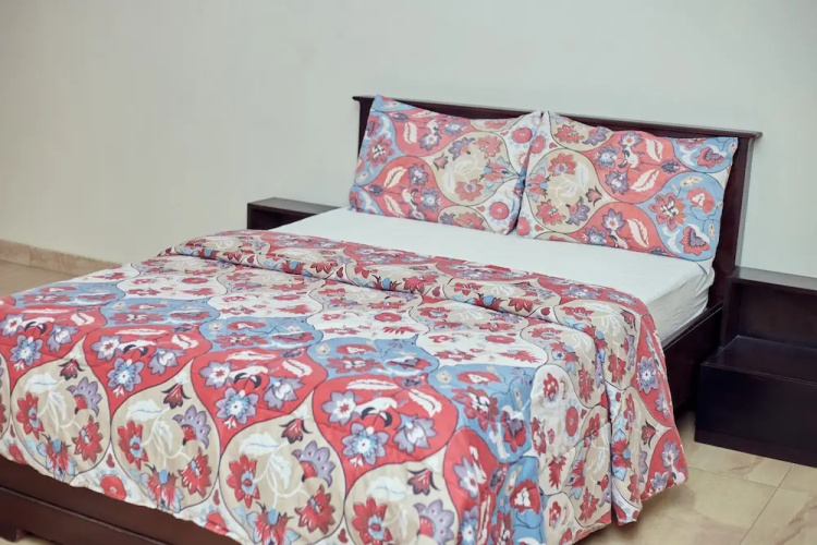 9 Roses Hotel