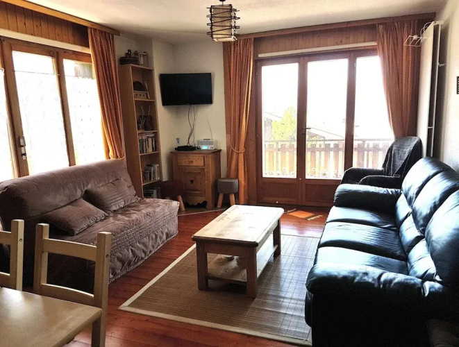 Apartment With Outdoor Dinning