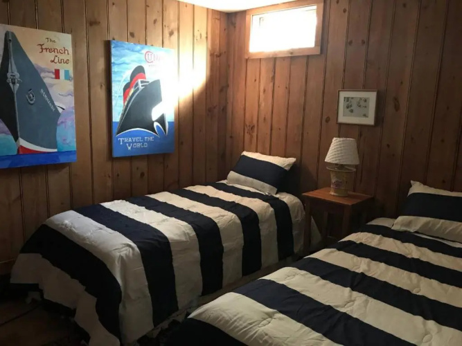 Bromley Farm ski house