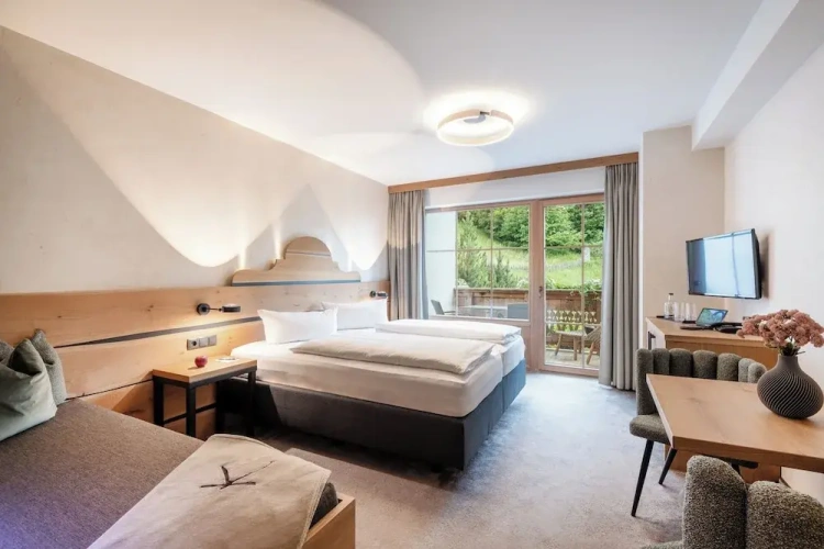 Comfort Double room with balcony and with mountain view