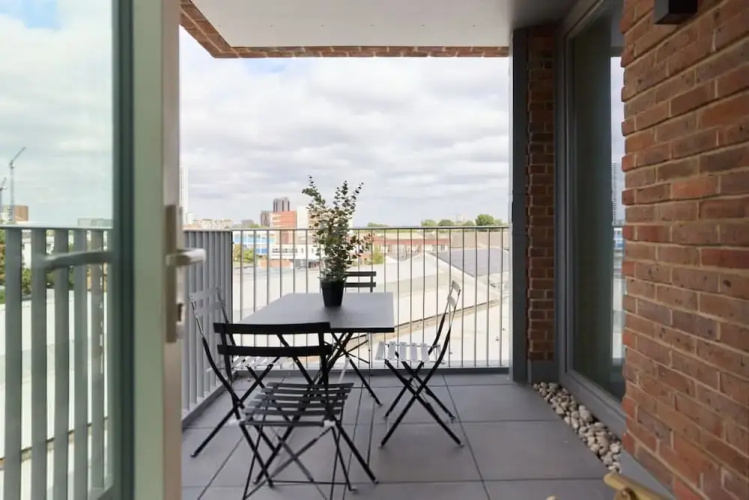The Tottenham Scenery - Elegant 2BDR Flat with Balcony