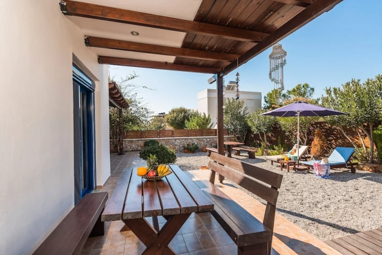 4 Bedrooms Sextuple Villa