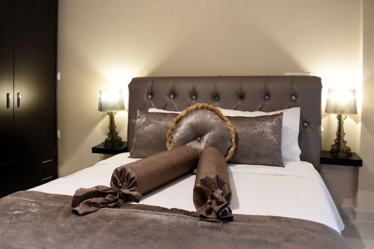 Narcissus Luxury Apt Must