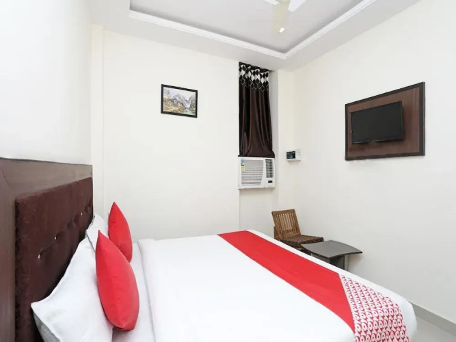 OYO Flagship 14468 Hotel Divine Ganges