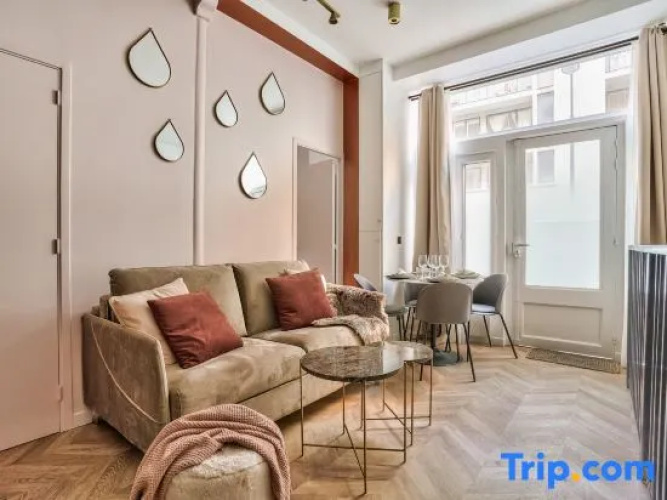 NEW! Eiffel Tour Splendid 2BR apt in Paris