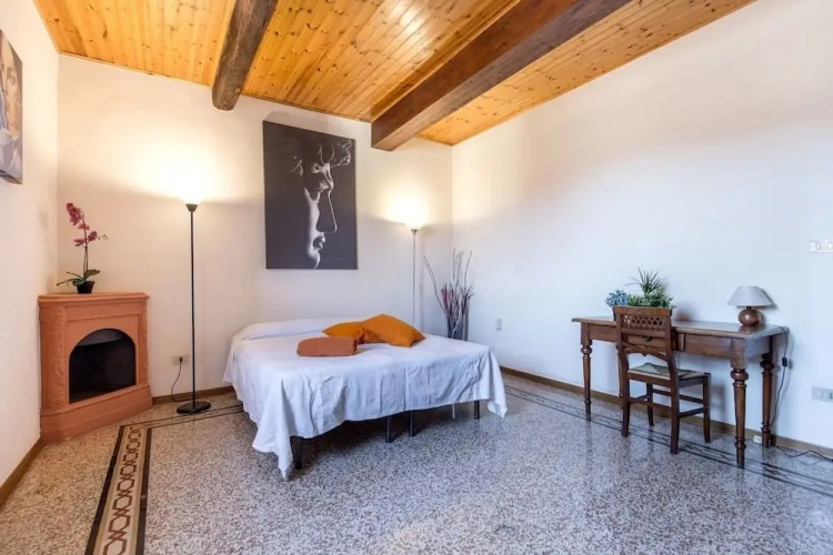 Via Ricasoli apartment