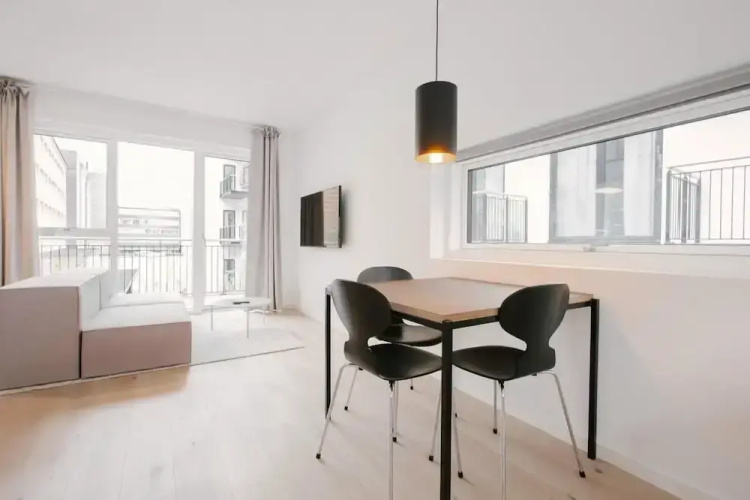 Townhouse Studio w Large Private Balcony