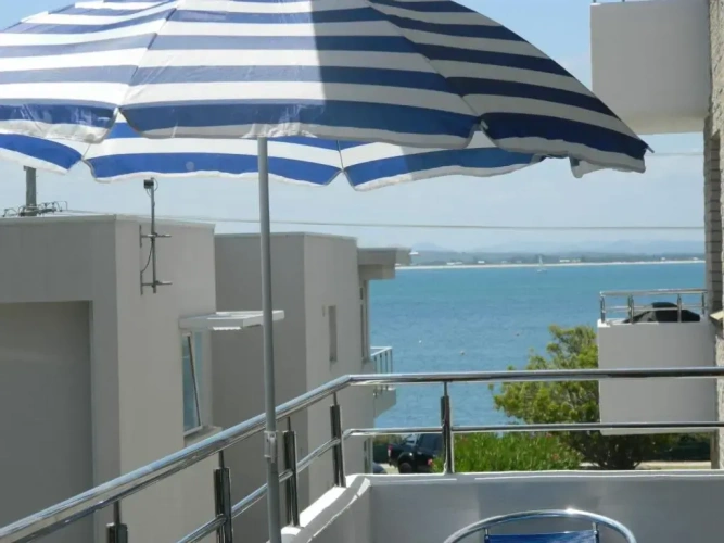 3 Bedrooms Apartment
