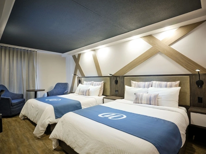Classic Quadruple room with pool view