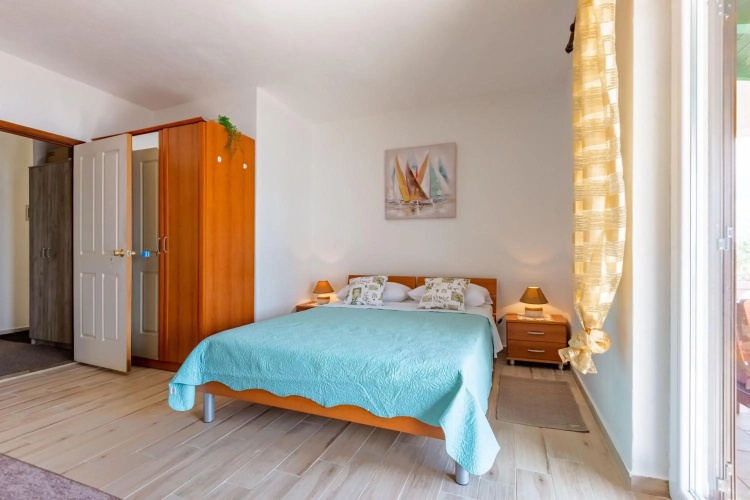 Mare-More studio w balcony and beach front and view