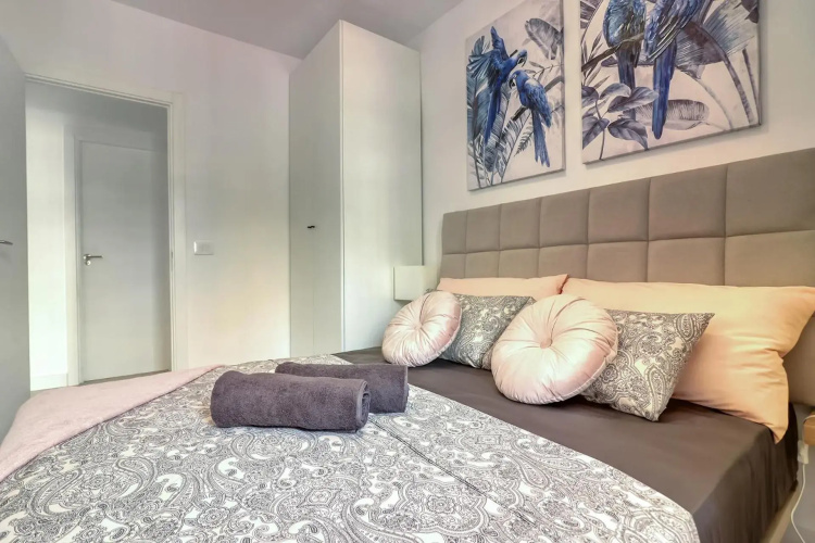 Cozy 3-bedrooms flat, main square and beachfront