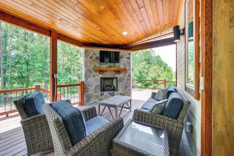 Luxe Broken Bow Home w/ Hot Tub & Fire Pit!