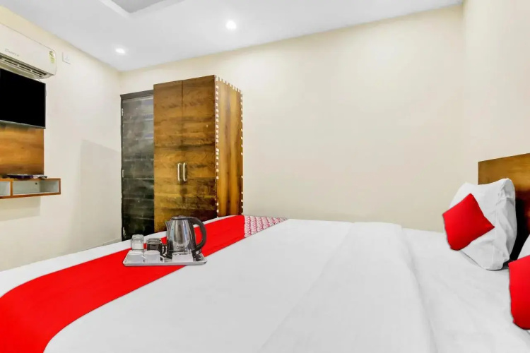 OYO Flagship 70400 Hotel Olive Inn