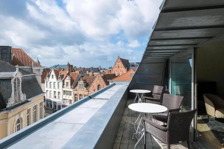1 Bedroom Apartment with city view
