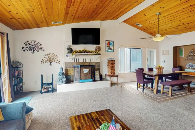 3BR Secluded & Well-stocked Riverside Home w/ AC