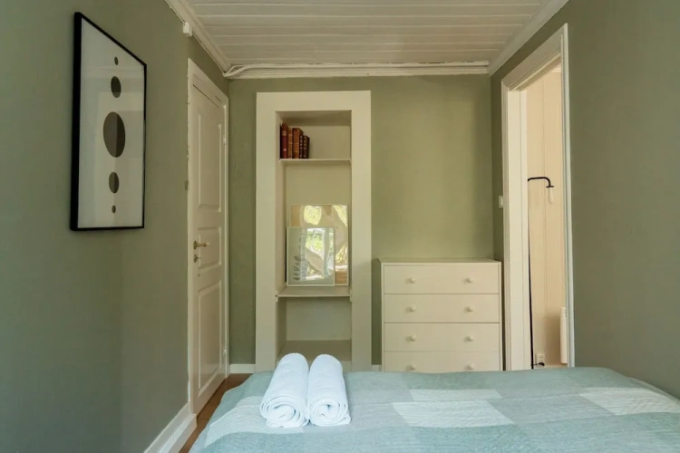 Basement Cottage with sea view
