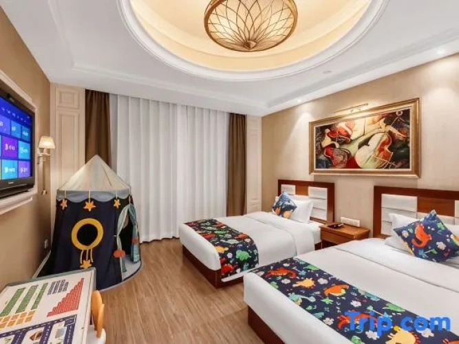 Standard Triple Family room