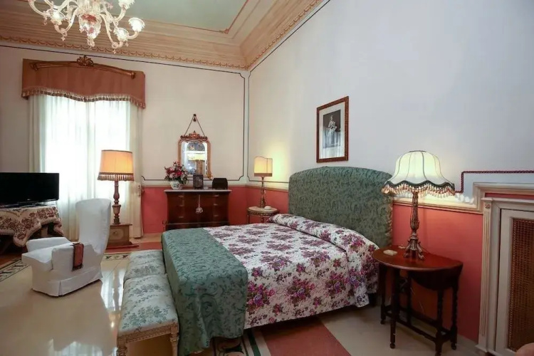 B&B Flora House