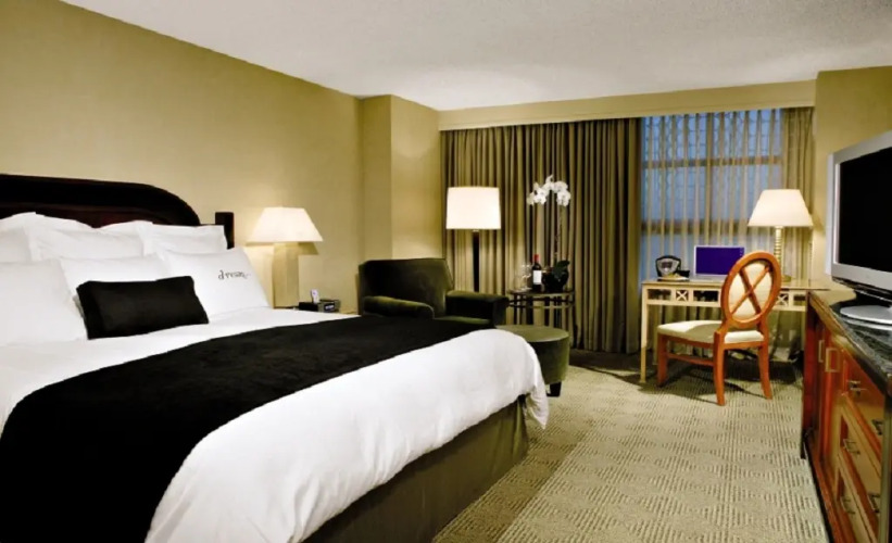 Renaissance Los Angeles Airport HotelOver view