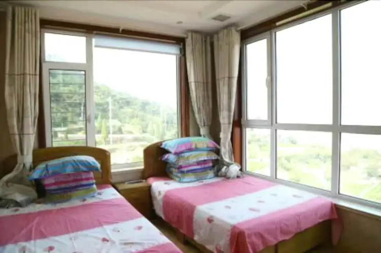 Qingdao Paradise Seaview Cottage