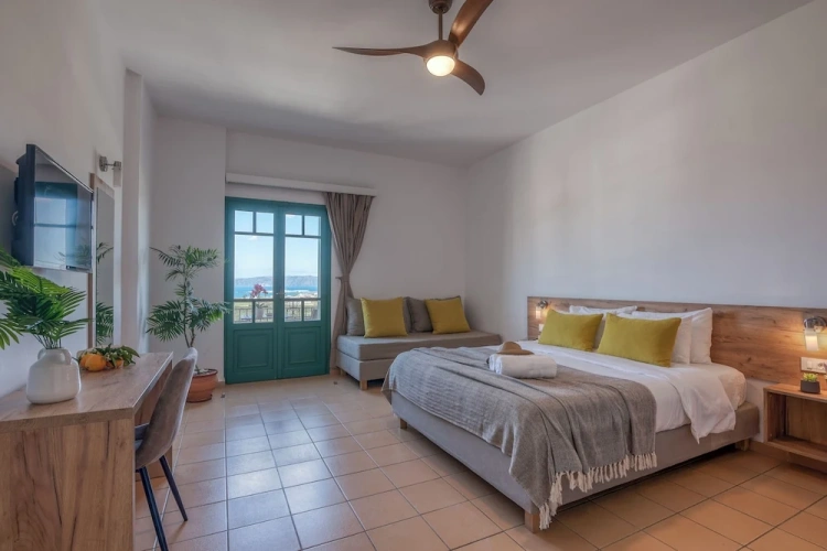 Deluxe room with balcony and with sea view