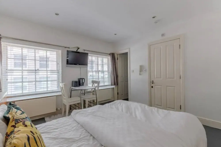 Cosy Self-contained Studio in Aldgate