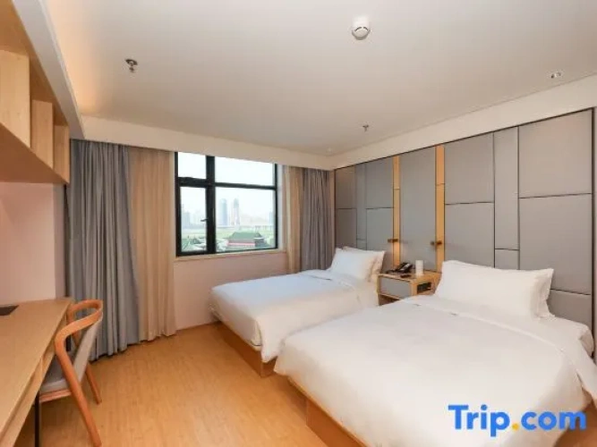 Standard Twin room with river view
