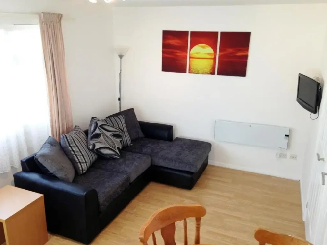 2 Bedrooms Apartment